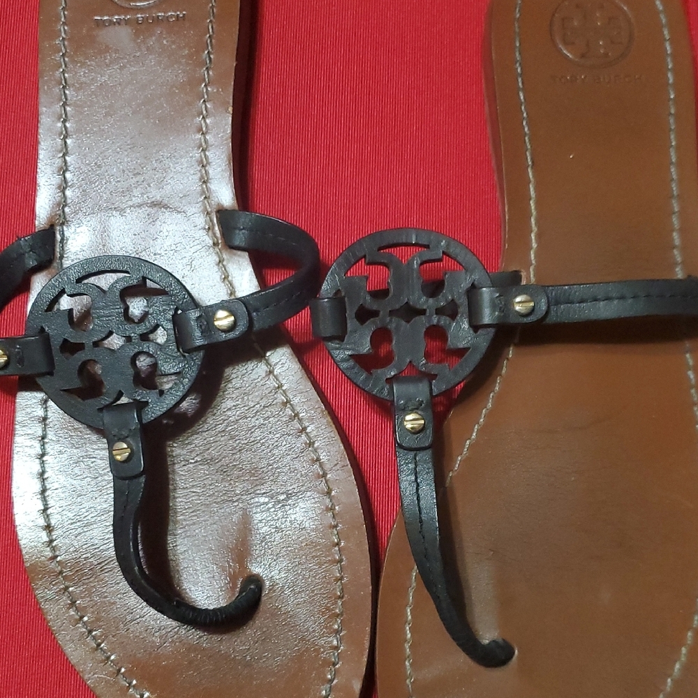 Tory Burch Black Leather Logo Thong Sandals on Brown Footbed
